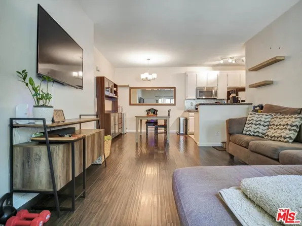 110 Maegan Pl APT 2, Thousand Oaks, CA 91362