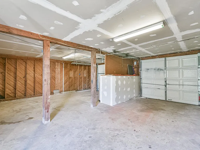 4518 Avenue P — Photo 27