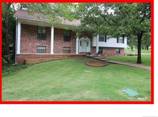646 Oakridge Dr, Bartlesville, OK 74006