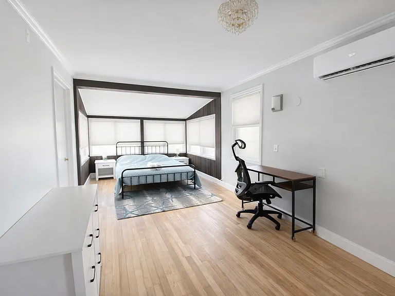 Hennessey St — Photo 12