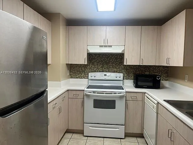 50 Menores Ave #620 — Photo 8