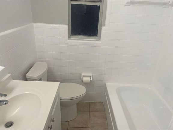 4th image of 2856 Cook St #A