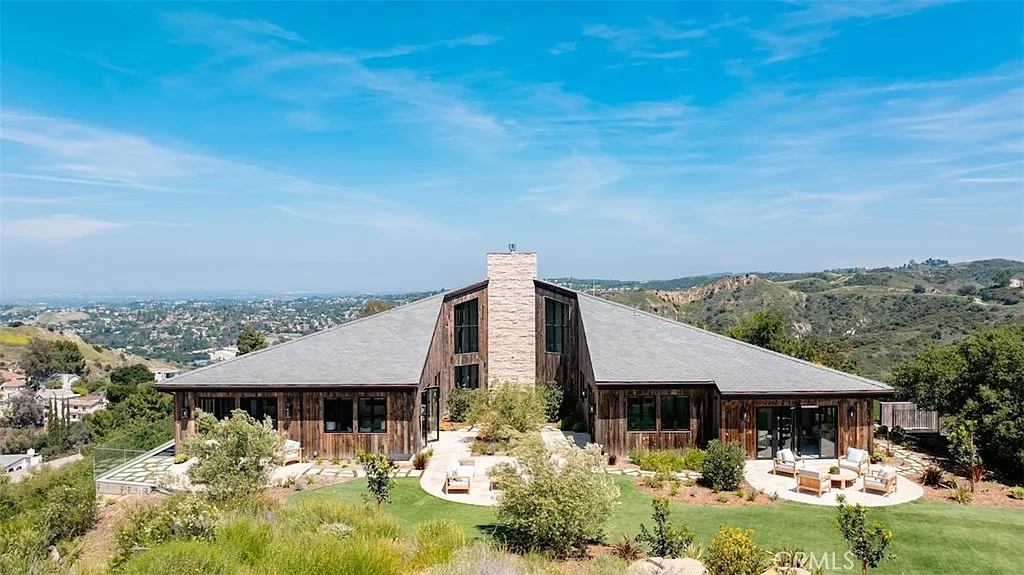 5 bed, 8953 sqft, $57,000 — Photo 2