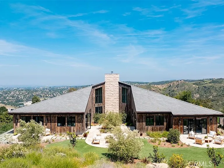 3121 Old Topanga Canyon Rd — Photo 2