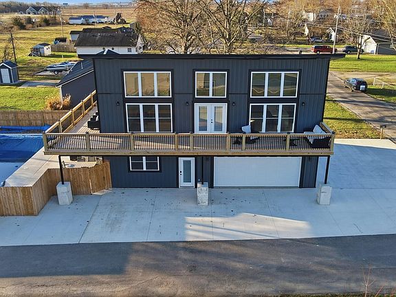 2nd image of 5338 Lake Dr