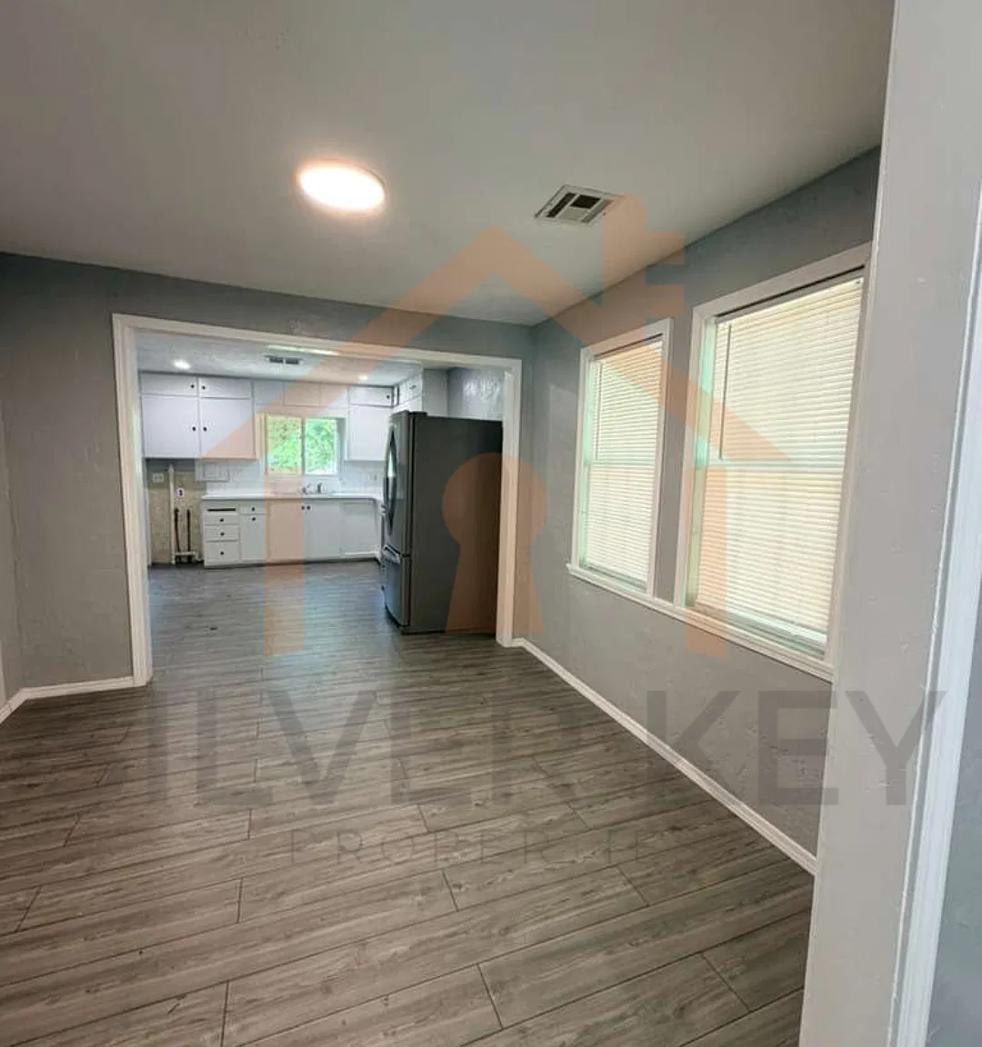 3 bed, 1100 sqft, $950 — Photo 3