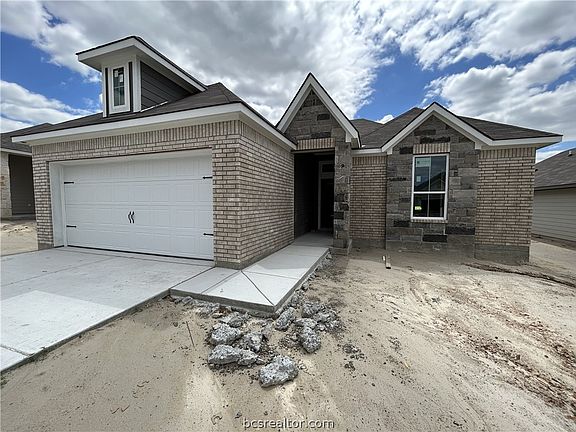 2nd image of 2209 Suzy Ct