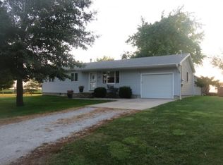 301 S Main St, La Place, IL 61936