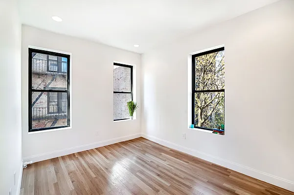 Rented by Compass | media 32