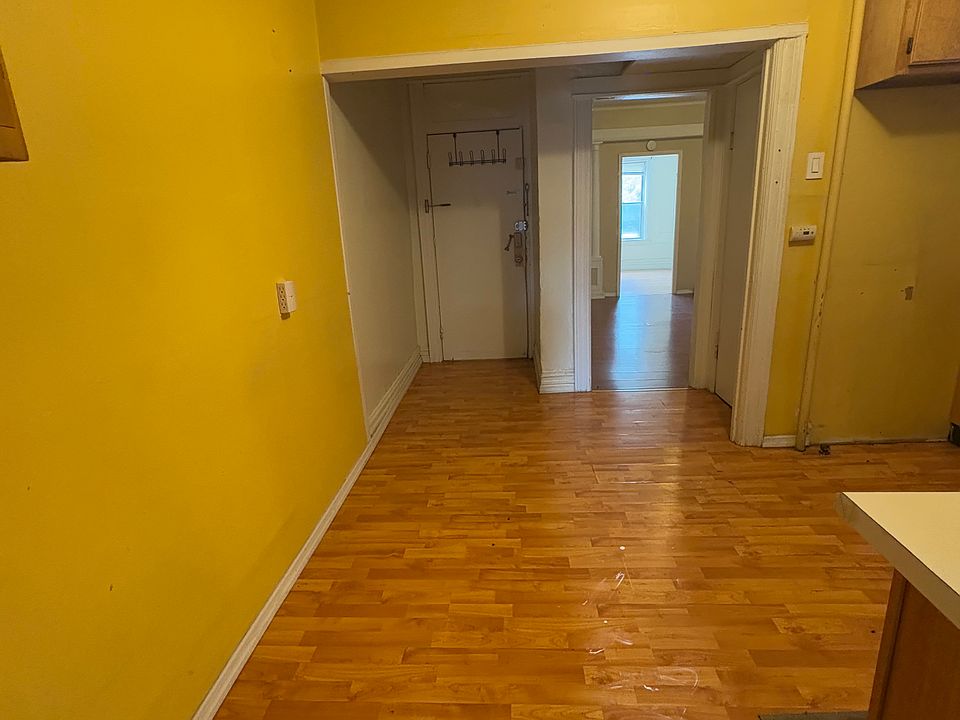 2nd image of 123 Manhattan Ave #1