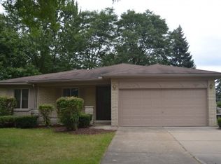 18234 Birch Dr, Macomb, MI 48044
