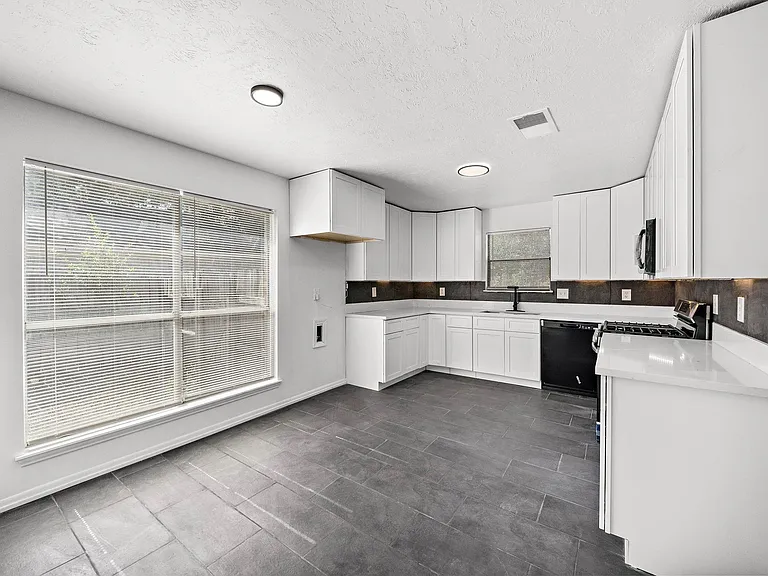 1022 Western Meadows Dr — Photo 9