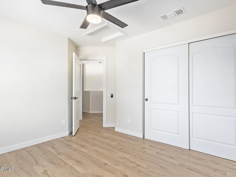 1018 W Kings Ave — Photo 27
