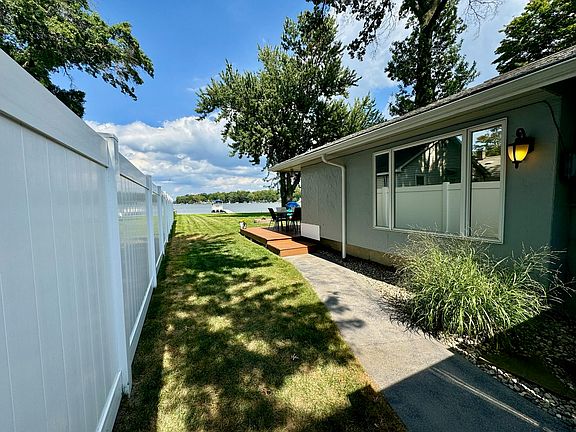 3rd image of 5121 S Long Lake Dr