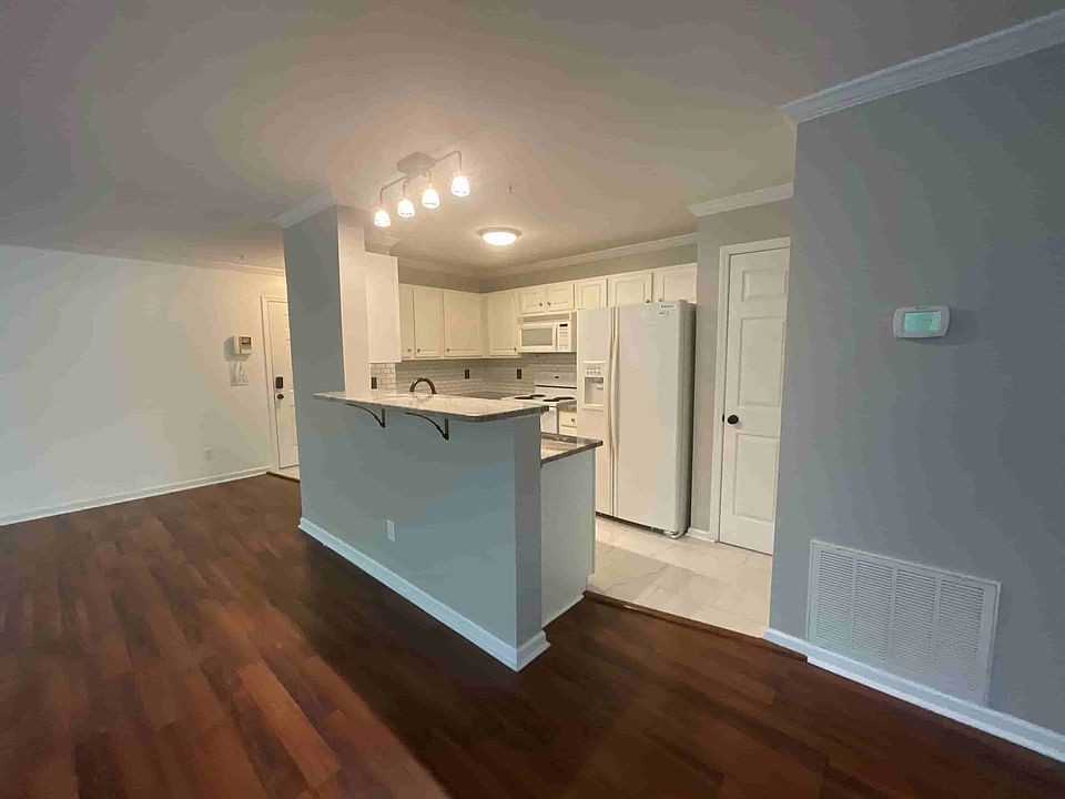 1st image of 421 Ivy Glen Dr #421