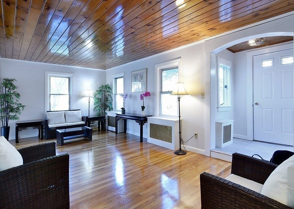 453 Oak St, Shrewsbury, MA 01545 Zillow