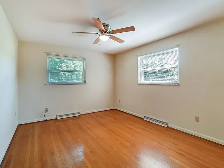 3171 Dickinson Ave — Photo 5