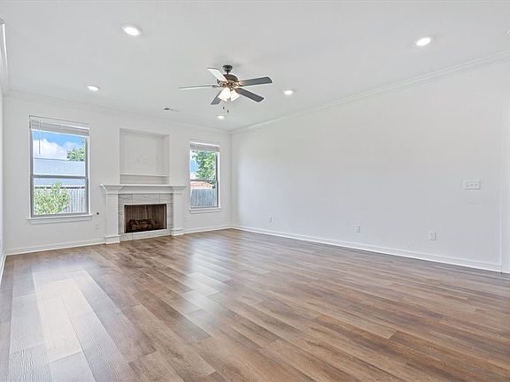 4th image of 432 W Tyler Rd