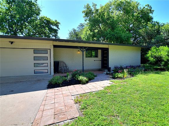 2nd image of 11901 N Oaks Dr