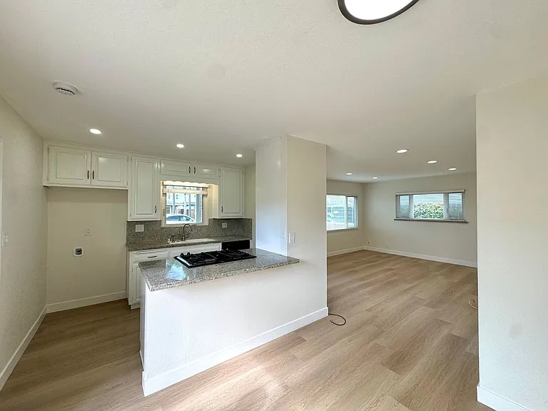 19282 Salmon Ln — Photo 4