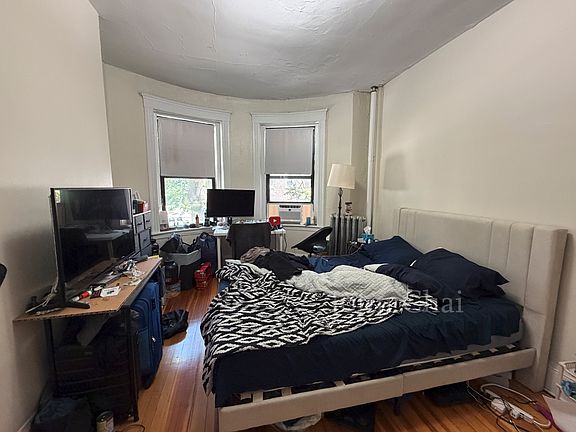 3rd image of 1381 Commonwealth Ave APT 6