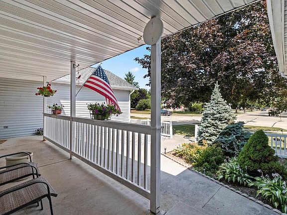 3rd image of 3303 E Heidemann Dr