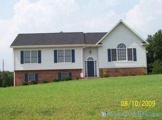 726 Briar Creek Dr, North Wilkesboro, NC 28659