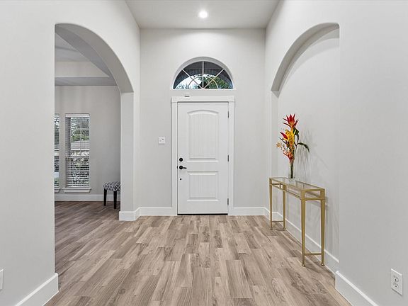 3rd image of 8802 Robindell Dr