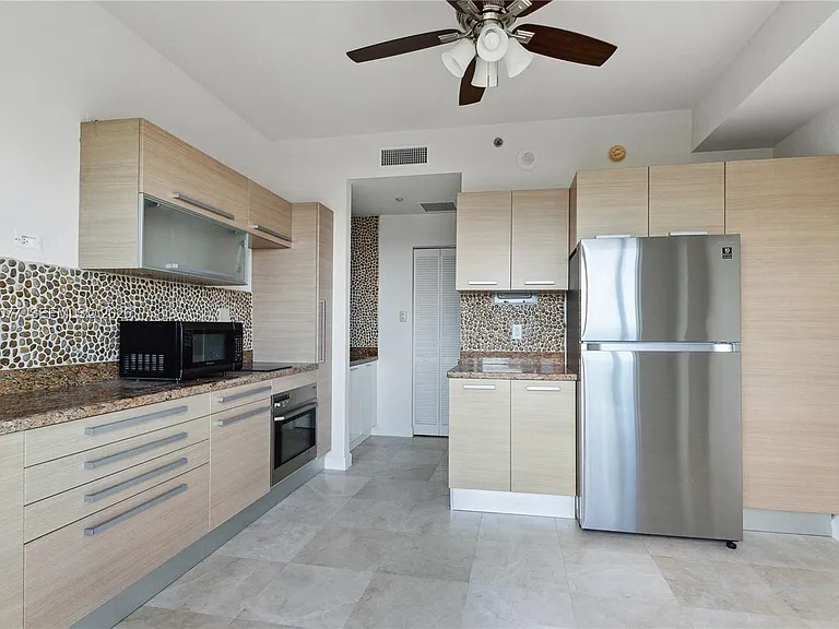 18911 Collins Ave #901 — Photo 38