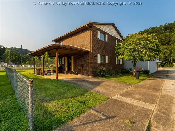 4 2nd Ave, Clendenin, WV 25045