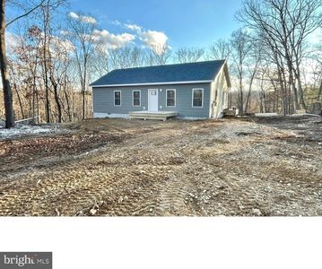 233 Young Ln, Berkeley Springs, WV 25411