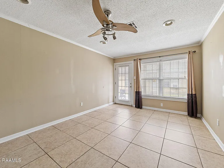 1501 W Saint Mary Blvd #B — Photo 4