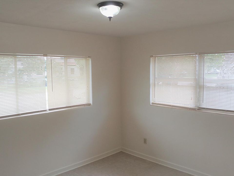 2nd image of 130 E Avenue A