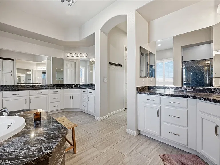 3922 Jacob Lake Cir — Photo 43