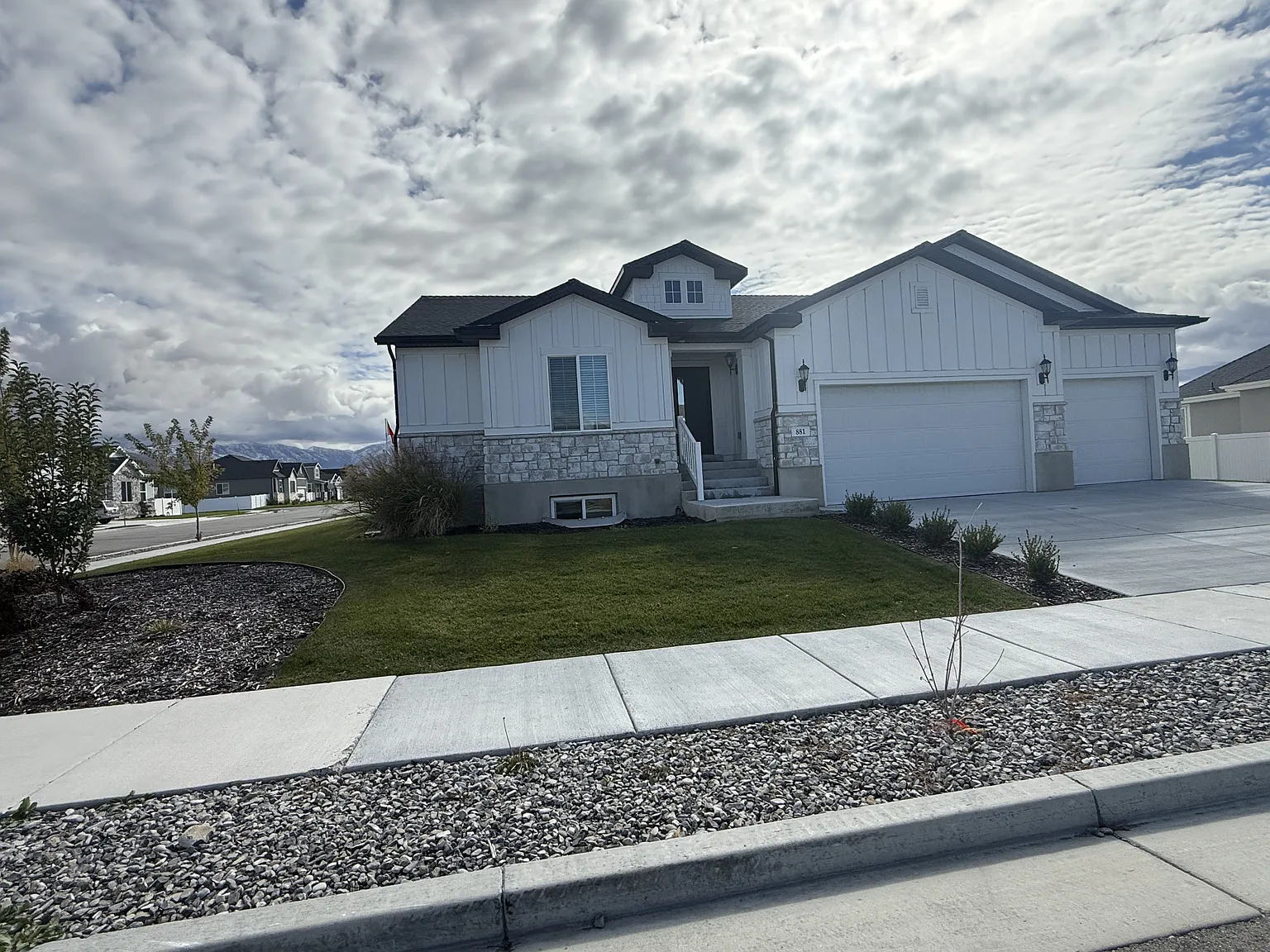 881 West Sagewood Drive - 1 — Photo 2