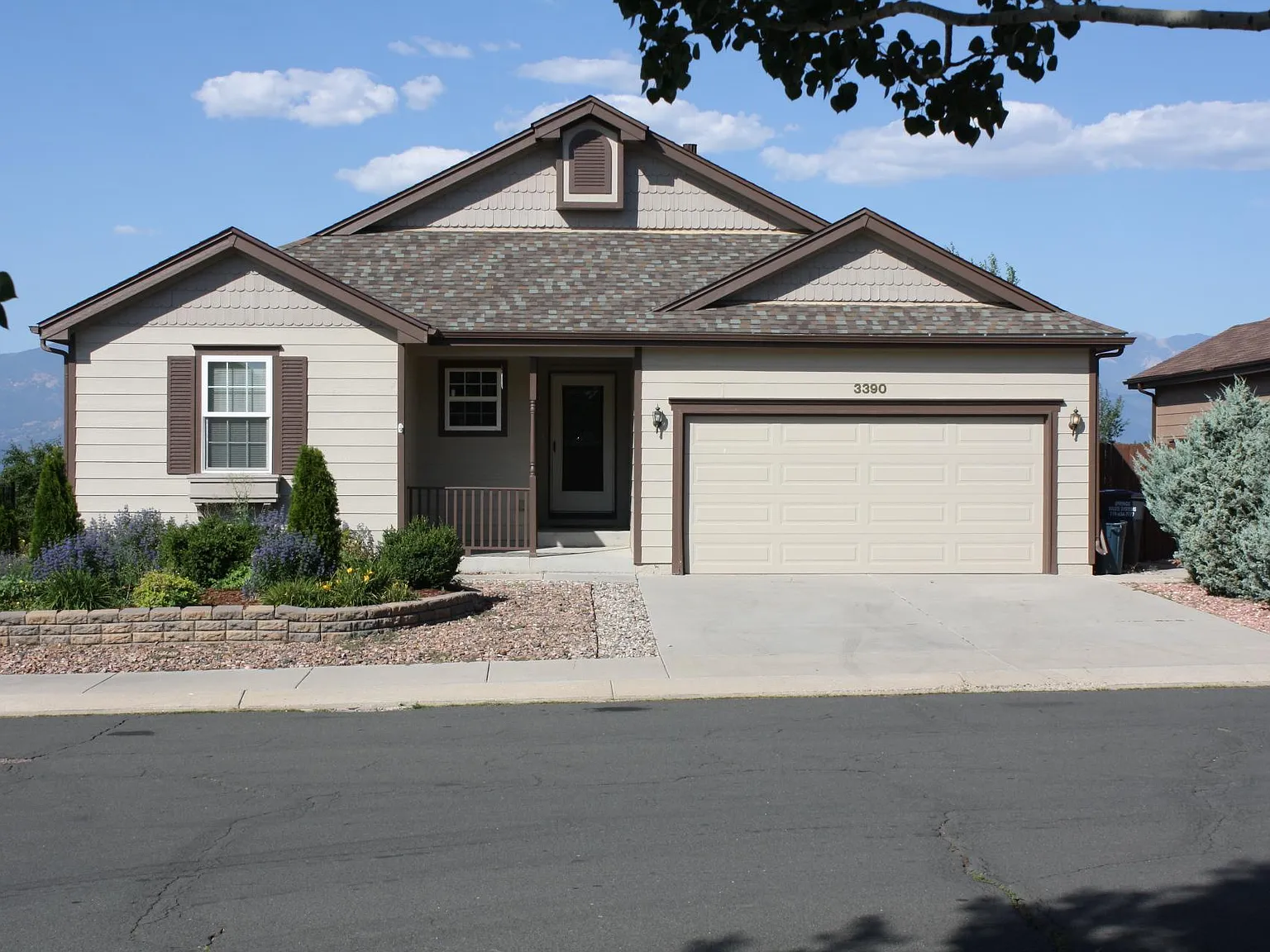 4 bed, 2822 sqft, $2,550 — Photo 1