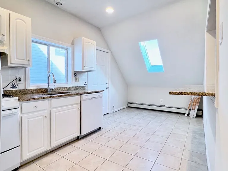 131 Pearl St #3R — Photo 13