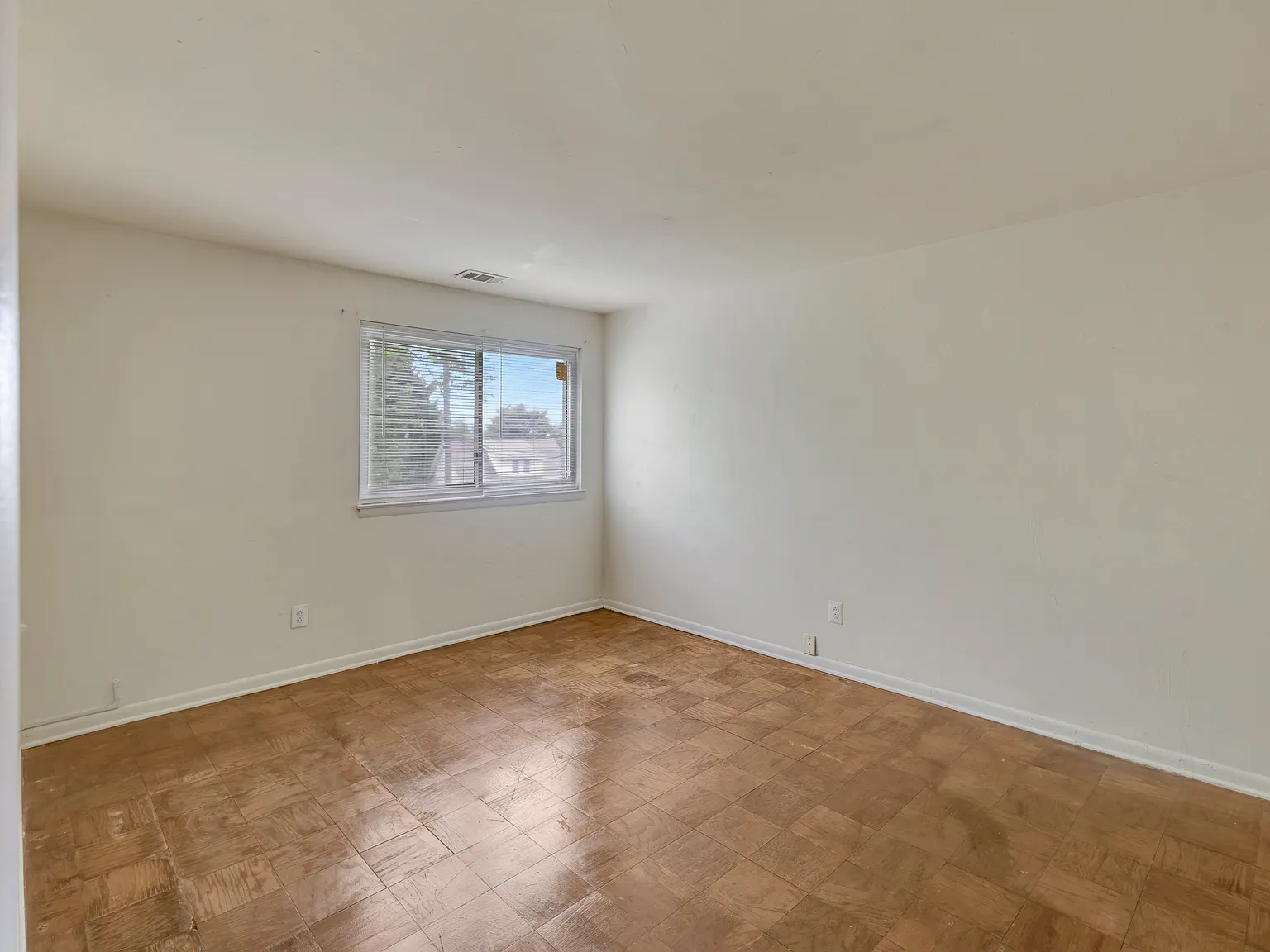 5704 Seymour Ave — Photo 4