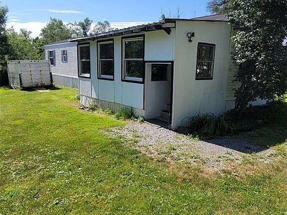 3rd image of 5441 Lee Valley Rd Trailer 11