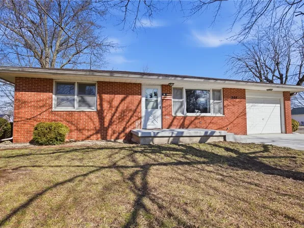 207 W Commercial St, Strasburg, IL 62465