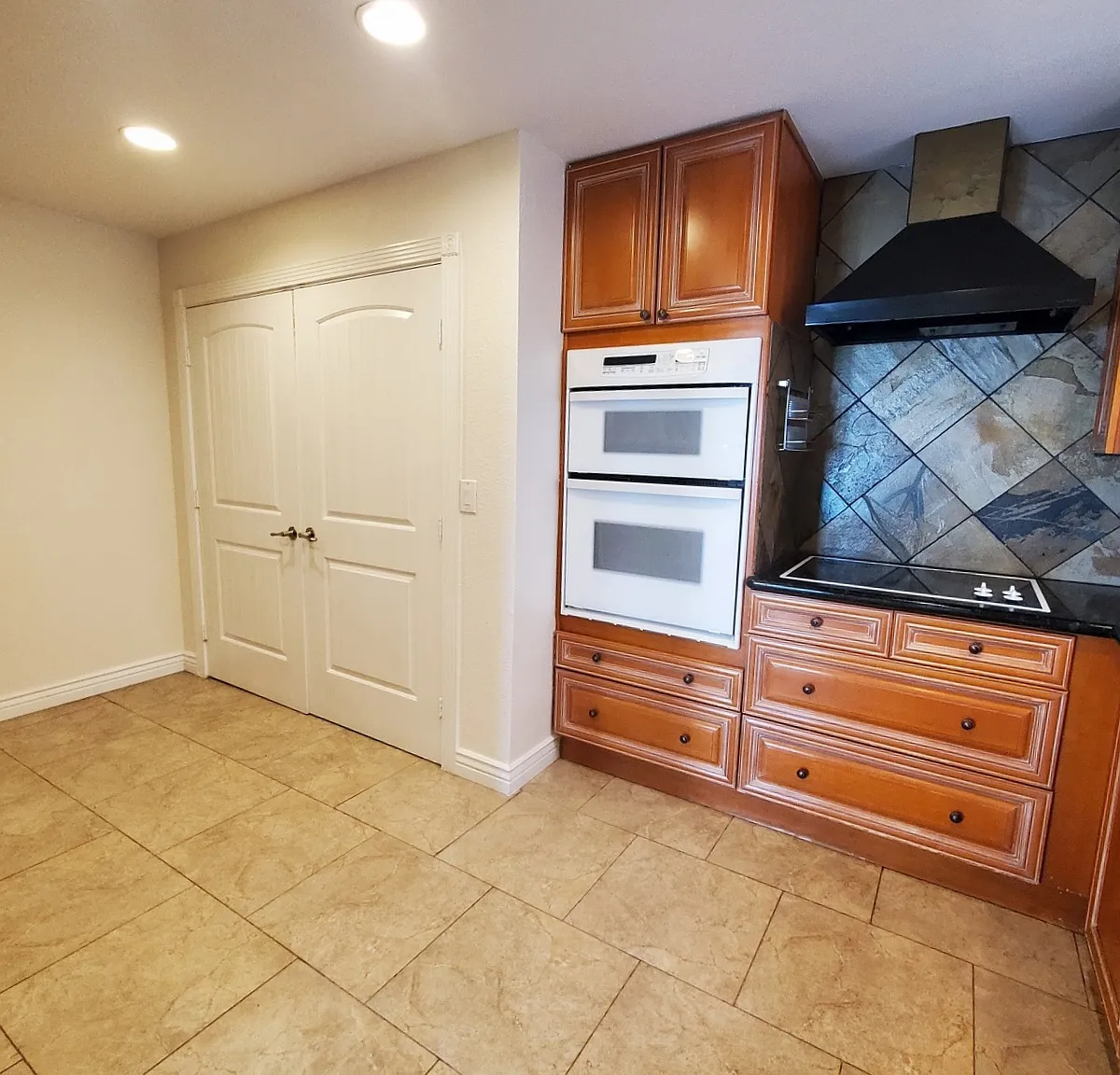 3 bed, 1391 sqft, $2,300 — Photo 4