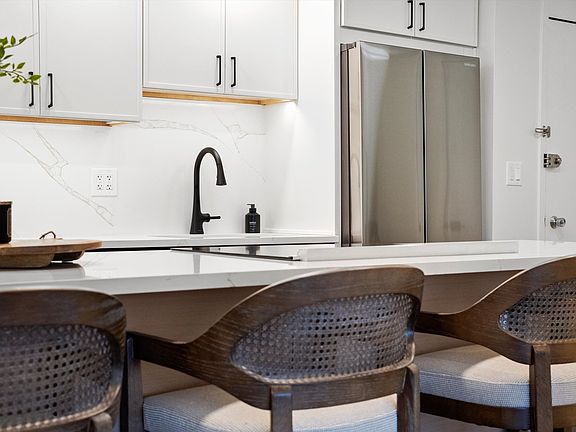 4th image of 88 W Schiller St APT 1801
