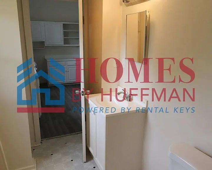 1013 N Garvin St — Photo 11
