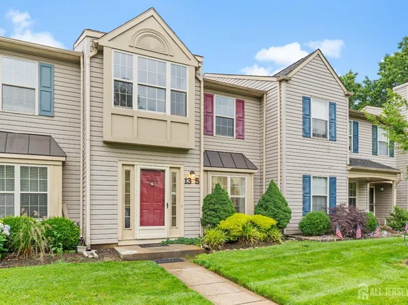 13 Stuart Dr APT 5, Freehold, NJ 07728