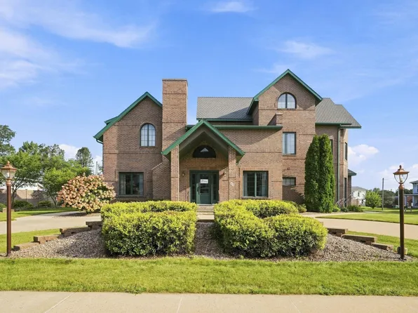 14 E Hale St, New Hampton, IA 50659
