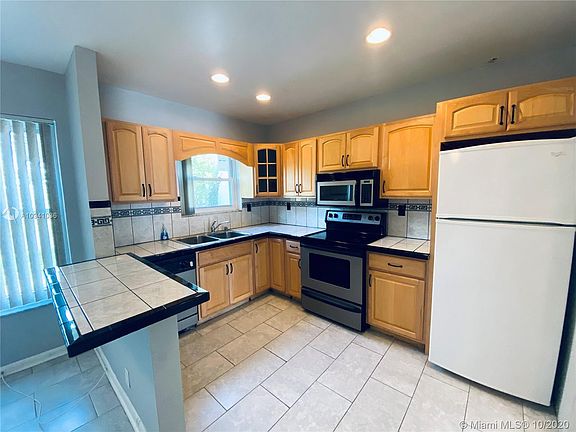 2nd image of 1239 Seaview Dr