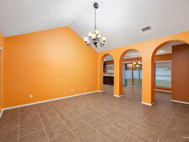 3413 Yucca Ave — Photo 3