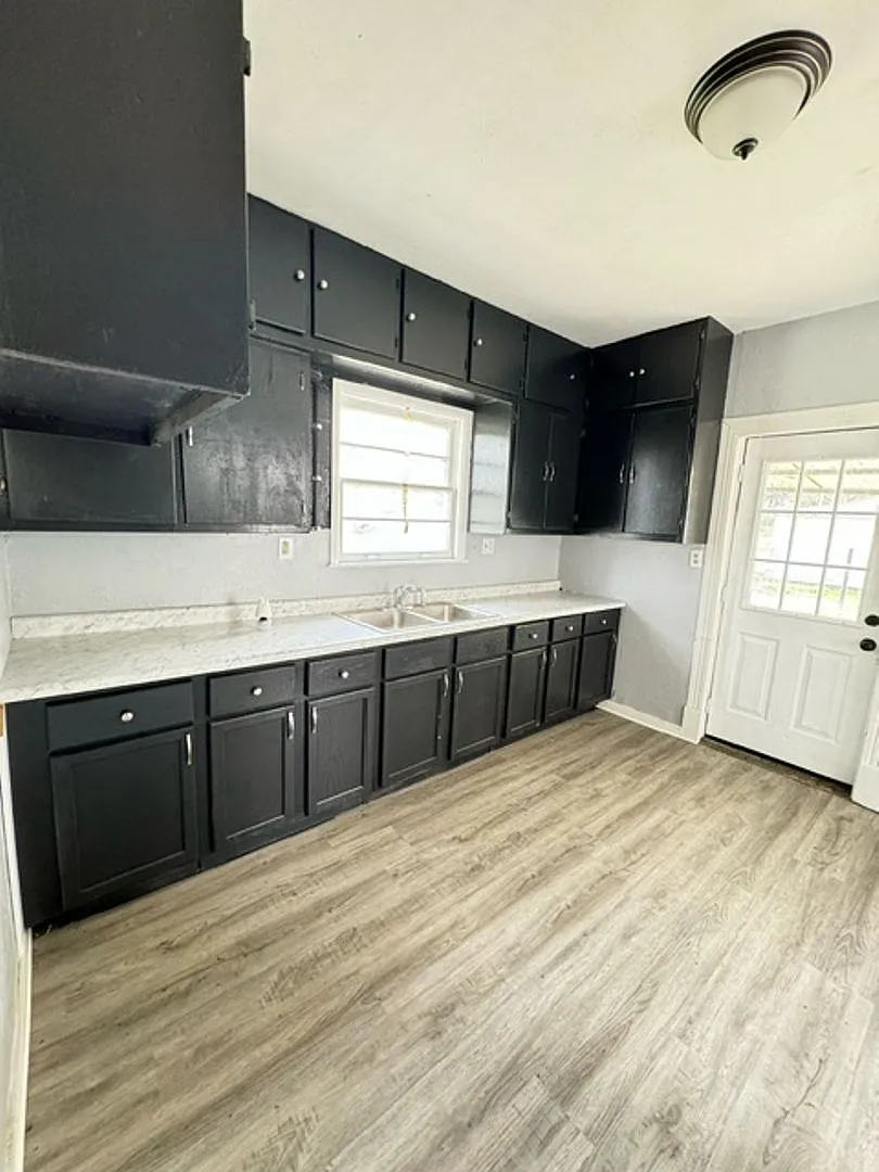 Move in Special - 3-Bedroom, 1-Bathroom Home $1,125/Month — Photo 1