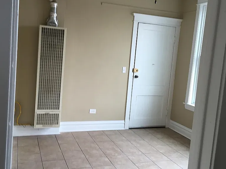 2121 S Leavitt St #1R — Photo 8