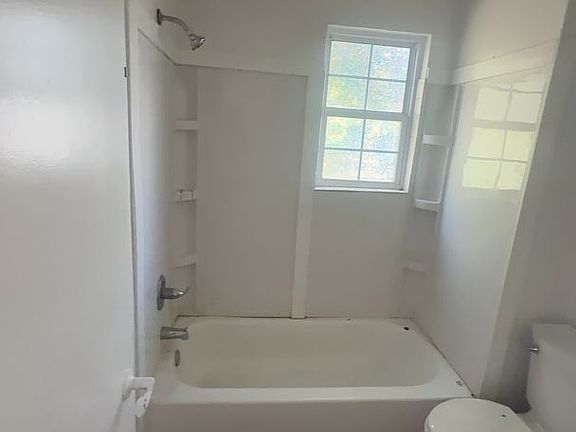 4th image of 927 N Fulbright Ave